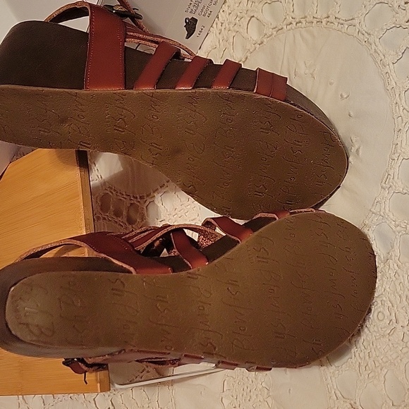 Women's Brown Wedge Sandals - Picture 5 of 6
